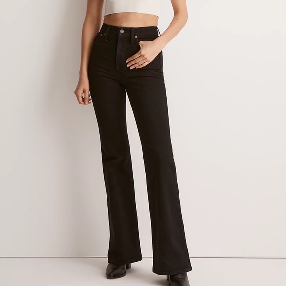 Madewell Denim - Brand NWT, never worn! Women’s black madewell jeans with flare. Size 28.